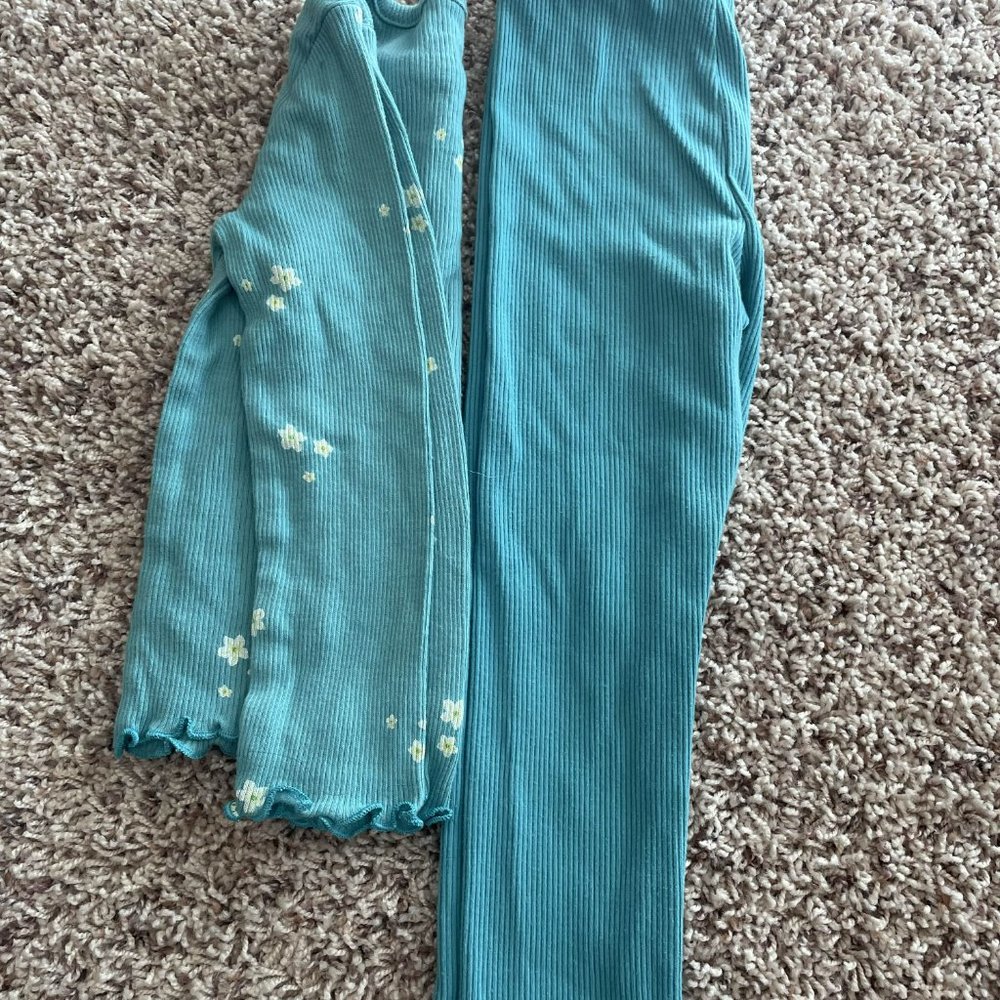 Green - Picture 4 of 4